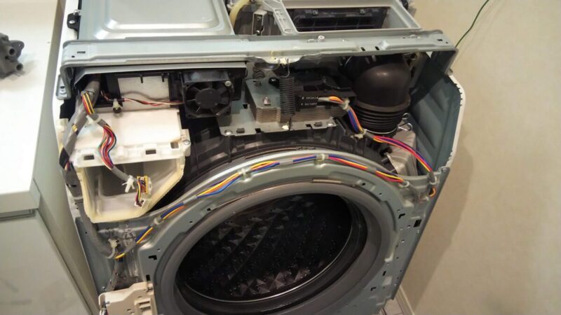 洗濯機のパネルがはずれた状態