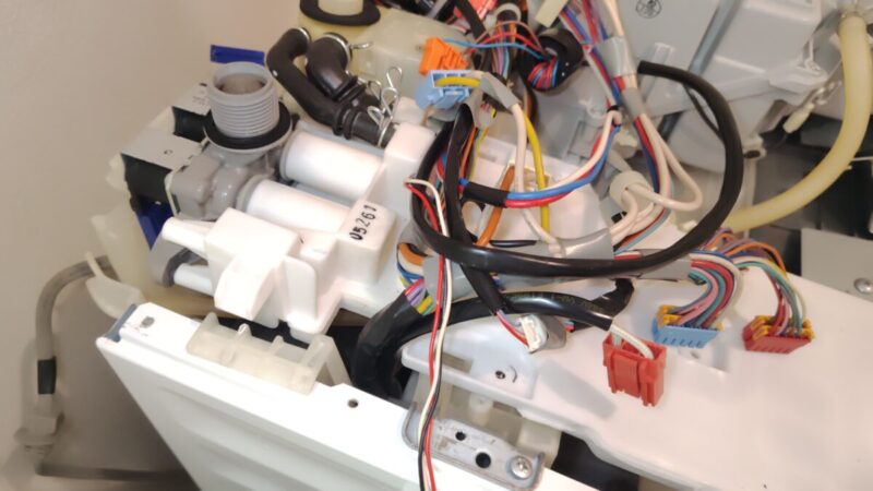 パナソニック洗濯機 基盤下のカバー外し