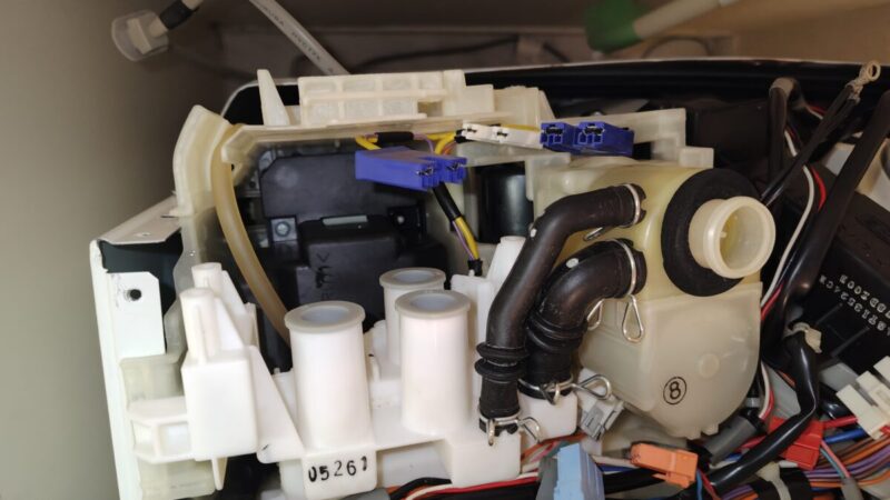 給水弁を外したところ