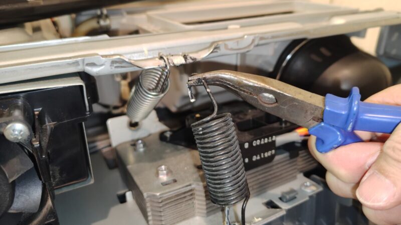 パナソニック洗濯機バネをはずす