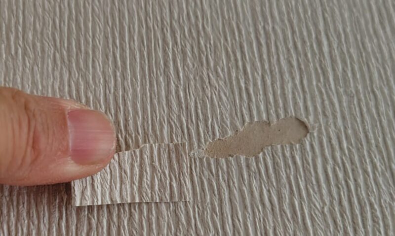 壁紙と、元の壁紙の欠け