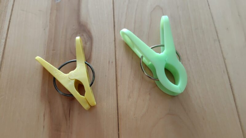 洗濯ばさみも便利、大き目の方が挟みやすいかも